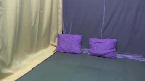 Snapshot of iamyourzzz_ chatting on 02/10/25, 02:19 Kiara online show from 02/10/25, 02:19