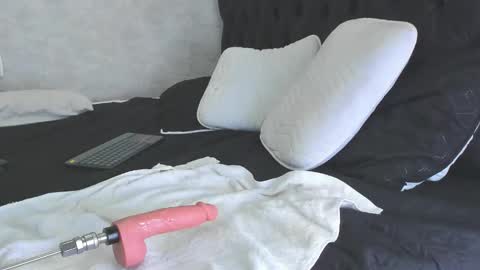 IAN CASTILLO online show from 02/13/25, 02:20