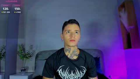 Snapshot of ian_castillo_ chatting on 06/23/26, 11:19 IAN CASTILLO online show from 06/23/26, 11:19