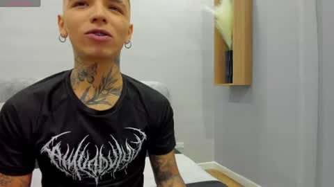 Snapshot of ian_castillo_ chatting on 06/30/26, 11:11 IAN CASTILLO online show from 06/30/26, 11:11