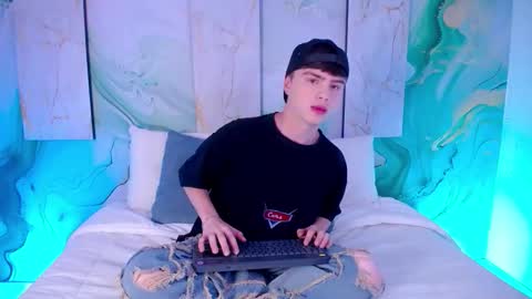 Snapshot of ian_stone_ chatting on 03/28/26, 01:22 Ian online show from 03/28/26, 01:22