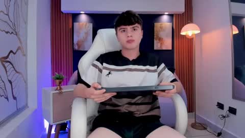 Snapshot of ian_stone_ chatting on 04/09/26, 01:27 Ian online show from 04/09/26, 01:27