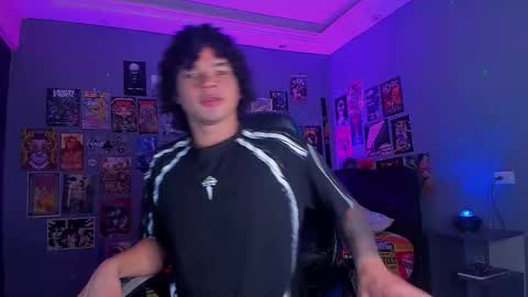 Snapshot of ian_versace chatting on 02/01/26, 10:41 Andres online show from 02/01/26, 10:41