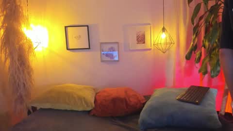 ian  online show from 10/09/25, 03:48