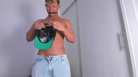 Snapshot of ianmachado777 chatting on 12/16/25, 07:24 Ian Machado online show from 12/16/25, 07:24