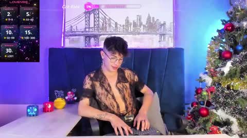 Snapshot of ianwayne_ chatting on 12/13/24, 05:49 Andrew online show from 12/13/24, 05:49