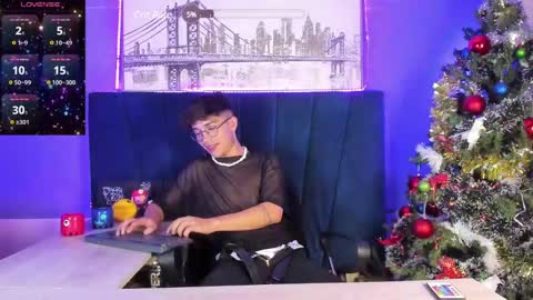 Snapshot of ianwayne_ chatting on 12/13/24, 08:51 Andrew online show from 12/13/24, 08:51