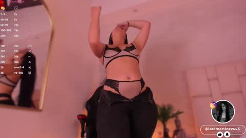 Snapshot of iara_martinez chatting on 12/28/24, 12:35 I A R A online show from 12/28/24, 12:35