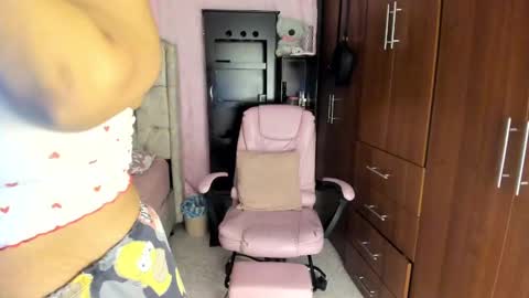 Snapshot of ibby_fay chatting on 09/26/25, 05:44 Daniela online show from 09/26/25, 05:44