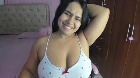 Snapshot of ibby_fay chatting on 11/04/25, 07:13 Daniela online show from 11/04/25, 07:13