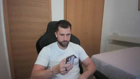iberian_macho online show from 10/23/25, 03:11