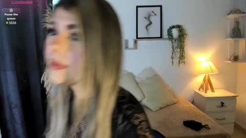 ice_y_abigail online show from 11/30/25, 11:58