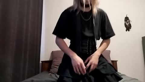 Snapshot of icebenz chatting on 11/03/25, 01:12 Jade online show from 11/03/25, 01:12