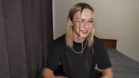 Snapshot of icebenz chatting on 11/20/25, 12:49 Jade online show from 11/20/25, 12:49