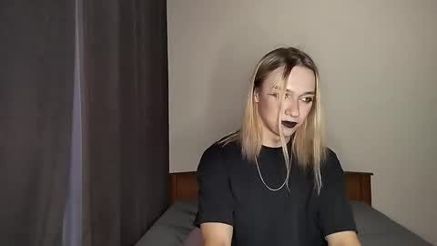 Snapshot of icebenz chatting on 12/18/25, 02:34 Jade online show from 12/18/25, 02:34