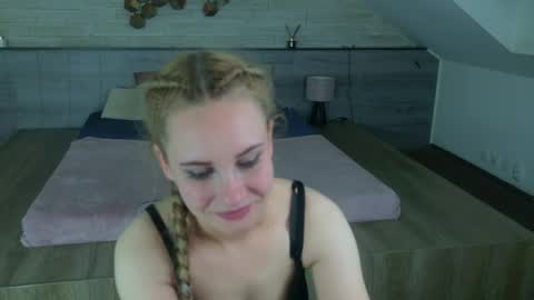 Ice Blue online show from 05/19/26, 08:04