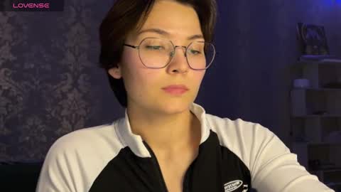 Snapshot of iceeheart chatting on 04/15/26, 07:43 Ksenia online show from 04/15/26, 07:43