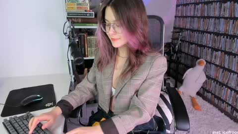 Julia online show from 01/21/25, 11:24