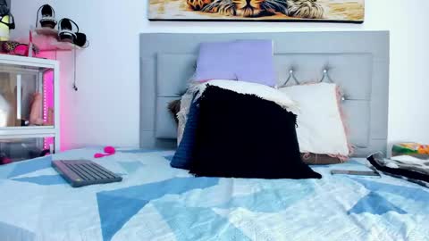 Snapshot of idaly_lovepussy chatting on 01/21/25, 10:30 idaly online show from 01/21/25, 10:30