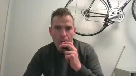 idontknowwhy1 online show from 12/31/24, 05:11