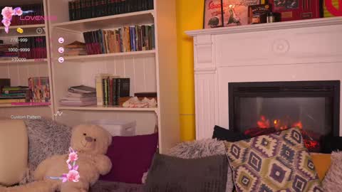 Snapshot of idontlikeguccibelts chatting on 12/06/24, 05:00 Little Flower online show from 12/06/24, 05:00