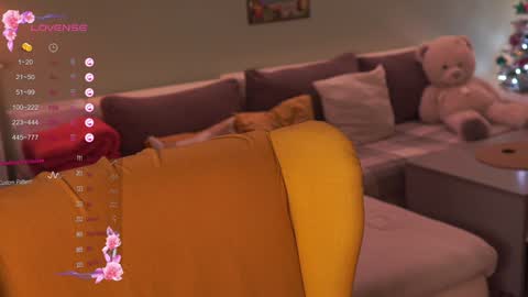 Snapshot of idontlikeguccibelts chatting on 12/20/24, 04:14 Little Flower online show from 12/20/24, 04:14