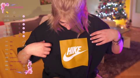 Snapshot of idontlikeguccibelts chatting on 12/22/24, 03:55 Little Flower online show from 12/22/24, 03:55