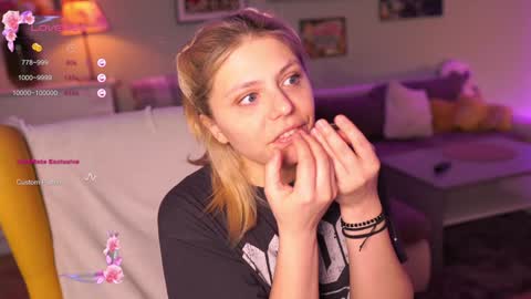 Snapshot of idontlikeguccibelts chatting on 01/29/25, 02:21 Little Flower online show from 01/29/25, 02:21