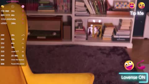 Snapshot of idontlikeguccibelts chatting on 09/22/25, 05:48 Little Flower online show from 09/22/25, 05:48