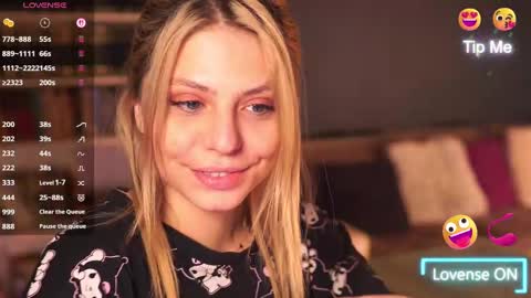 Snapshot of idontlikeguccibelts chatting on 10/05/25, 05:55 Little Flower online show from 10/05/25, 05:55