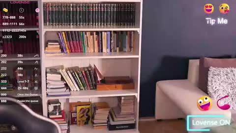 Snapshot of idontlikeguccibelts chatting on 10/11/25, 05:22 Little Flower online show from 10/11/25, 05:22