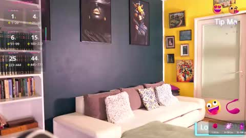 Snapshot of idontlikeguccibelts chatting on 10/29/25, 03:36 Little Flower online show from 10/29/25, 03:36