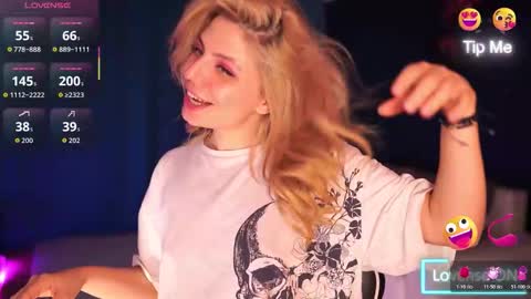 Snapshot of idontlikeguccibelts chatting on 11/20/25, 05:23 Little Flower online show from 11/20/25, 05:23