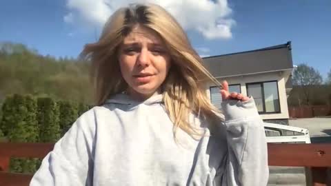 Little Flower online show from 04/17/26, 01:58