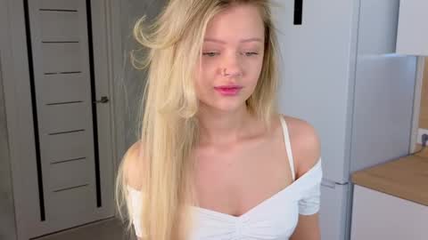 Lisa online show from 12/20/24, 03:25