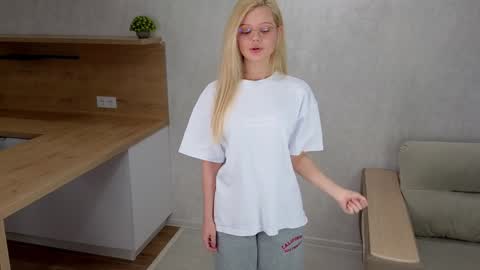 Lisa online show from 01/31/25, 03:30