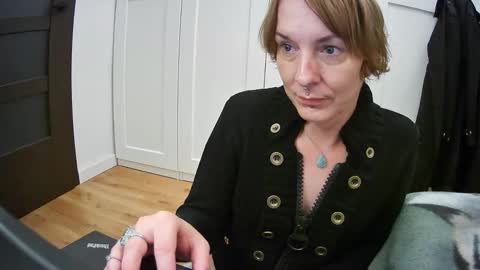 Ifk Donkeys online show from 10/02/25, 06:04