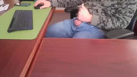 Snapshot of ifuk1stdate chatting on 12/10/24, 06:38 Hung office Stud online show from 12/10/24, 06:38