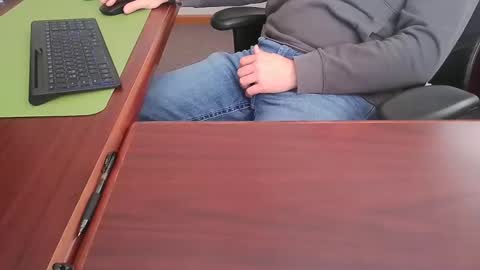 Snapshot of ifuk1stdate chatting on 01/03/25, 04:37 Hung office Stud online show from 01/03/25, 04:37