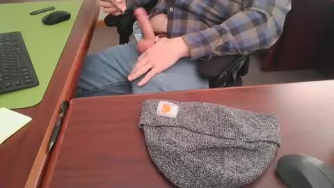 Snapshot of ifuk1stdate chatting on 02/18/25, 06:15 Hung office Stud online show from 02/18/25, 06:15