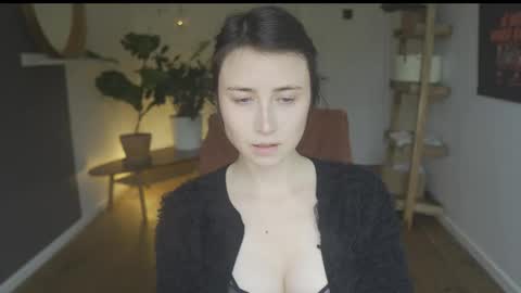 Belle online show from 10/16/25, 10:49