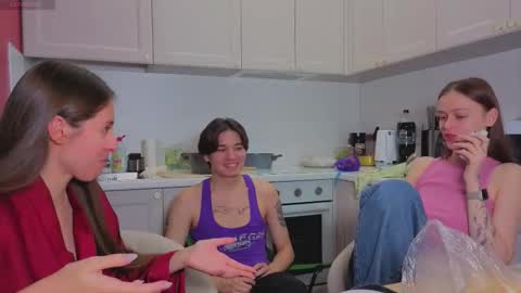 Julia and Mira online show from 11/28/25, 08:50