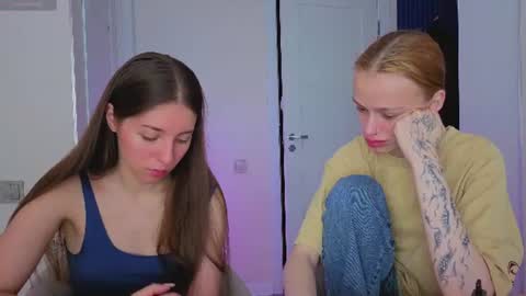 Julia and Mira online show from 07/10/26, 07:23