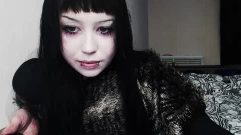 iiiiiiis online show from 12/21/25, 10:33