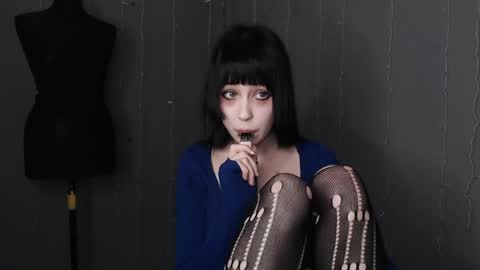 iiiiiiis online show from 04/11/26, 10:36