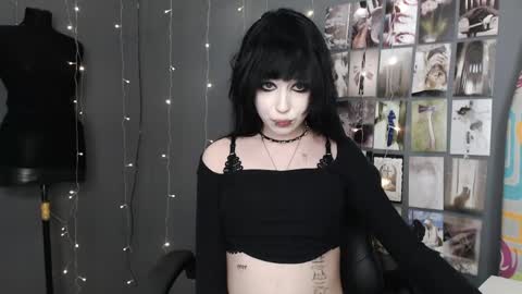 Snapshot of iiiiiiis chatting on 04/27/26, 12:25 iiiiiiis online show from 04/27/26, 12:25
