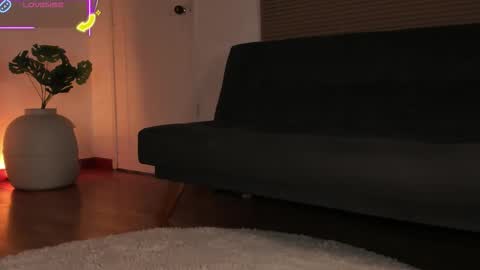 Lua     online show from 11/25/25, 12:21