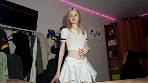 ShyLuna online show from 02/11/26, 07:13