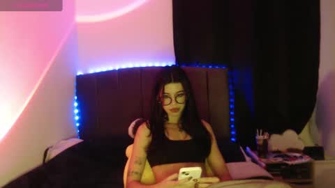 Snapshot of ily_bea chatting on 10/04/25, 01:03 Ily Bea online show from 10/04/25, 01:03