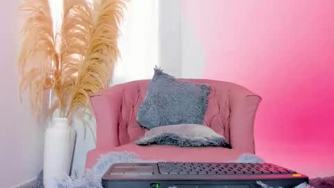 Mia online show from 02/10/26, 05:17